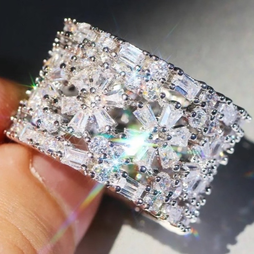 18 CT 925 STERLING SILVER DIAMOND RING